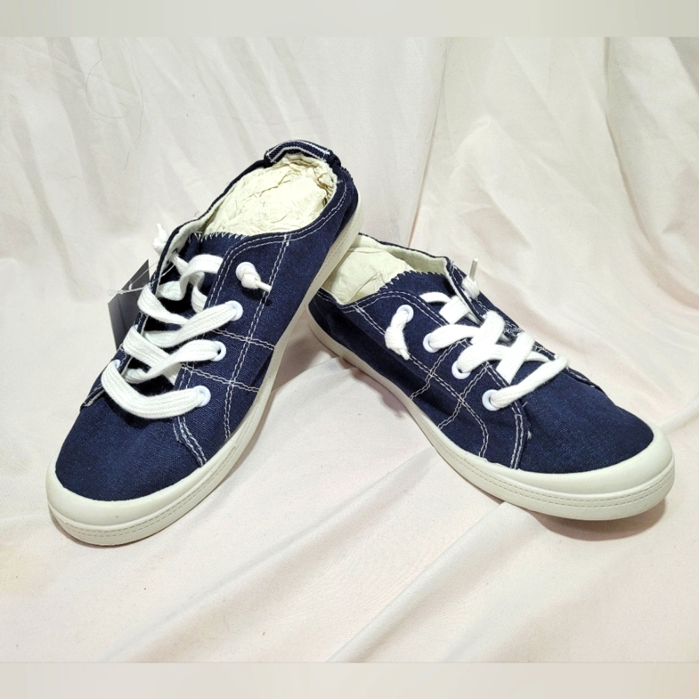 Beneker Navy Blue Sneakers, Size 8, NWT
